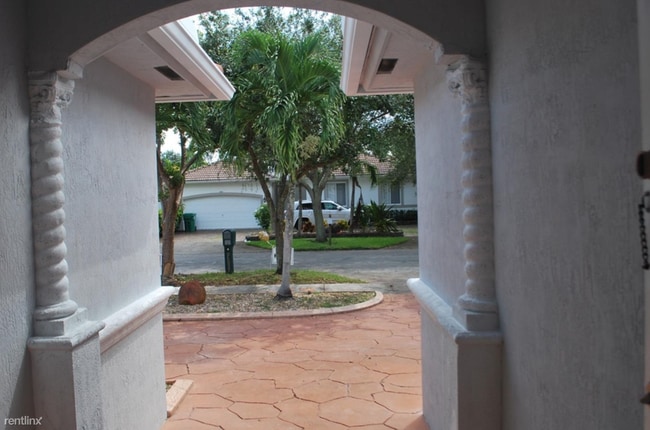 Building Photo - 4 br, 2.5 bath House - 16864 NW 77th Path