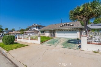 Building Photo - 1443 E Gladwick St