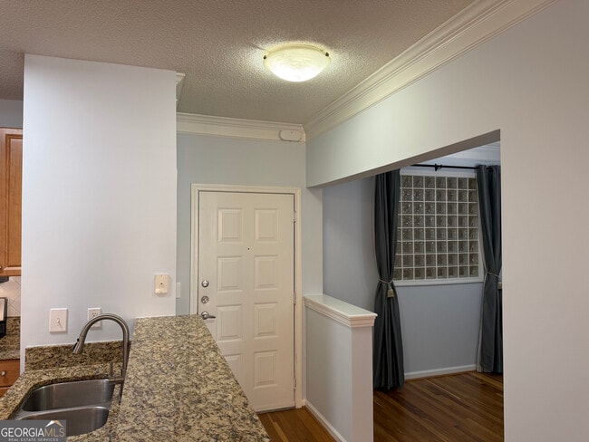 Building Photo - 10 Perimeter Summit Blvd