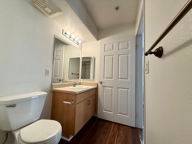 Building Photo - Spacious Studio Living in the Heart of Little Italy