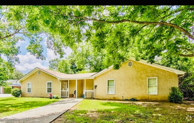 Building Photo - 1704 Riverside Ct NE