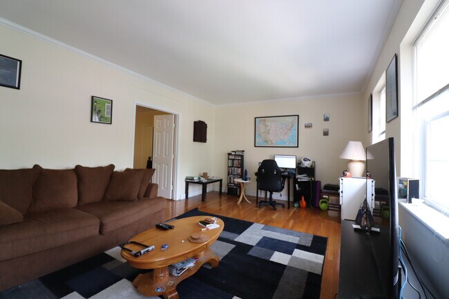 Building Photo - 1153 Beacon St