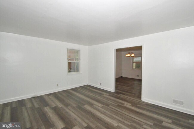Building Photo - 1514 N Forest Park Ave