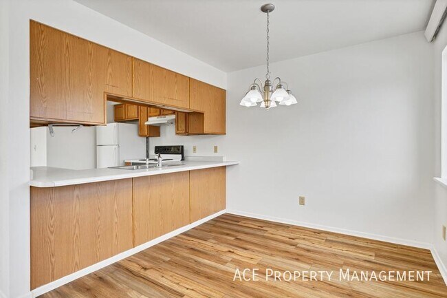 Building Photo - 720 Mallow St