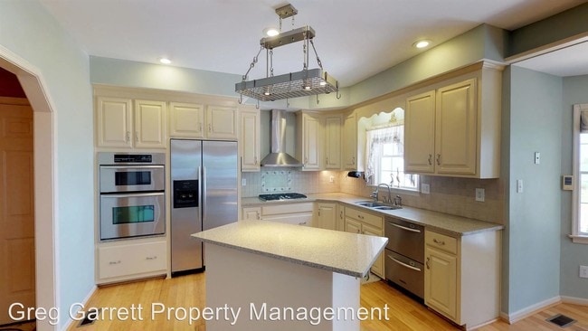 Building Photo - 4 br, 4 bath House - 1206 Dandy Loop Rd