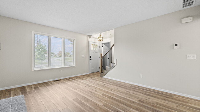 Building Photo - 7117 Country Hill Dr