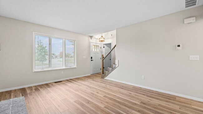 Foto del edificio - 7117 Country Hill Dr