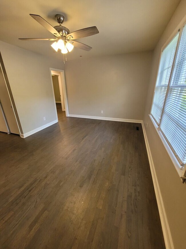 Foto del edificio - Enjoy living in this recently updated home...