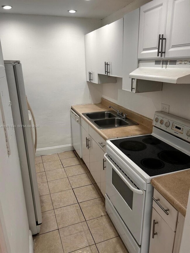 Building Photo - 7545 E Treasure Dr