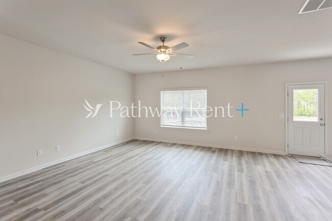 Building Photo - 608 Mackenzie Cv