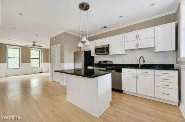 Foto del edificio - 1533 N Maplewood Ave