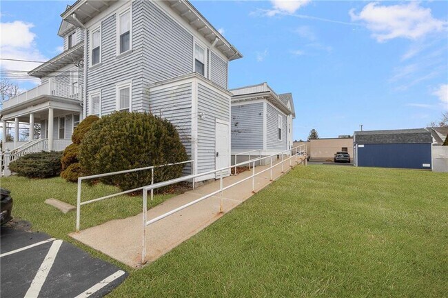 Foto del edificio - 1536 Cranston St