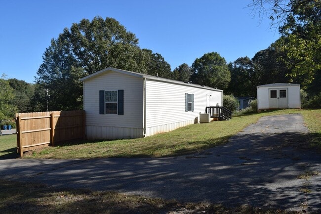 Building Photo - Charming 2BR/1BA Furnished Home in Taylors...
