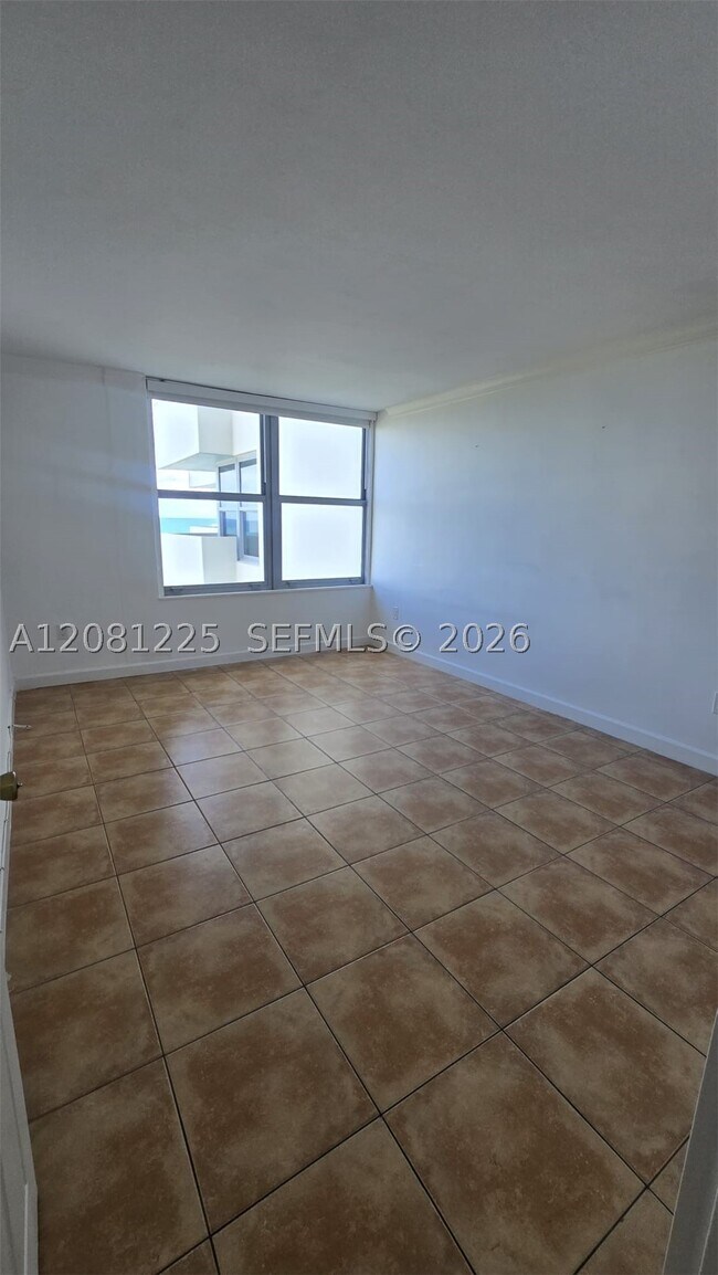 Building Photo - 2899 Collins Ave