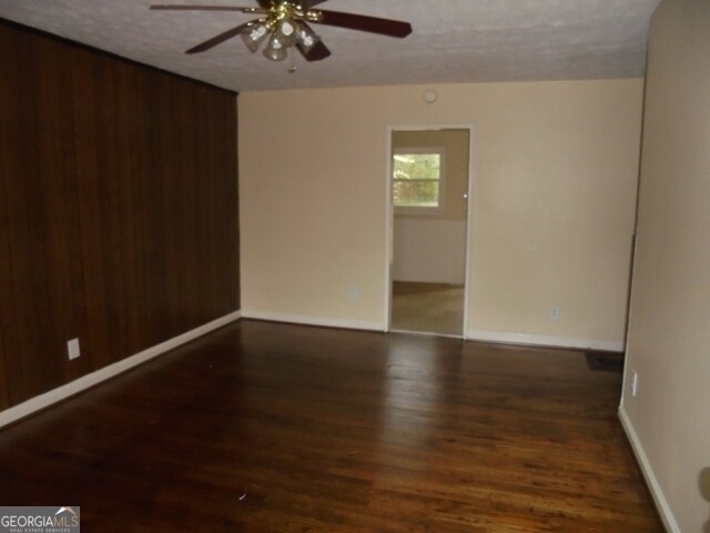Building Photo - 105 E Mimosa Dr