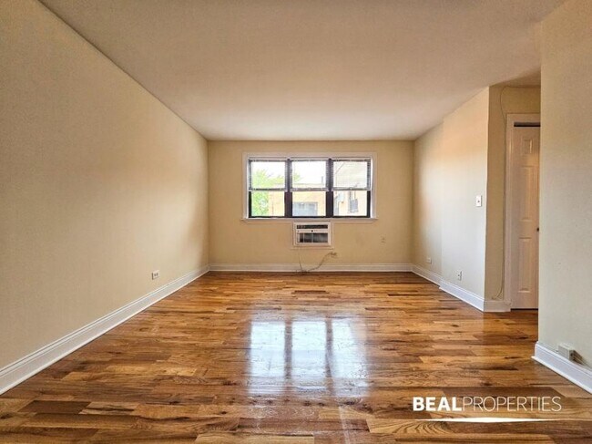 Foto del edificio - 0 bedroom in CHICAGO IL 60614