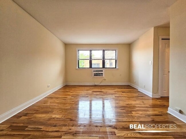 Building Photo - 0 bedroom in CHICAGO IL 60614