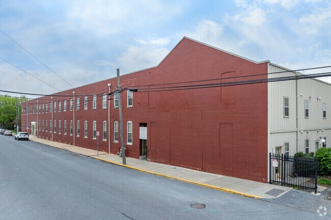 Foto del edificio - New Holland Apartments