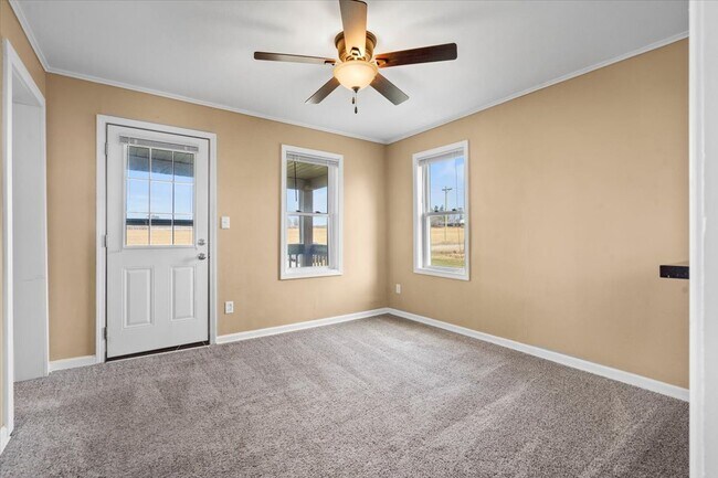 Foto del edificio - 3037 Swan Lake Rd NE