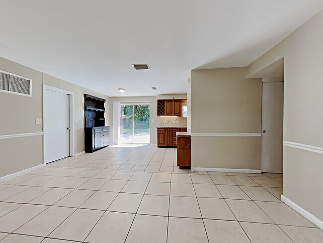 Foto del edificio - 8740 Gardenia Dr