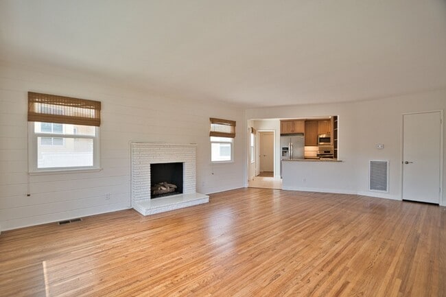 Building Photo - Two Bedroom One Bath Home For Lease