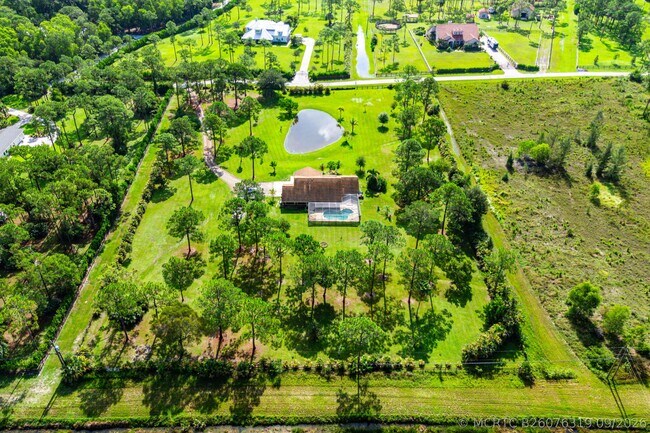 Foto del edificio - 14087 Coco Plum Rd