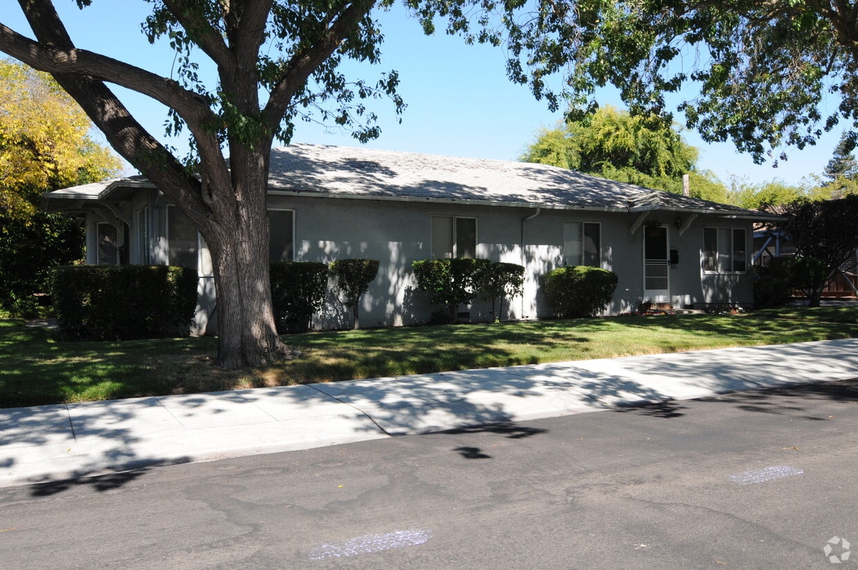 Building Photo - 2721 Byron/660 Colorado