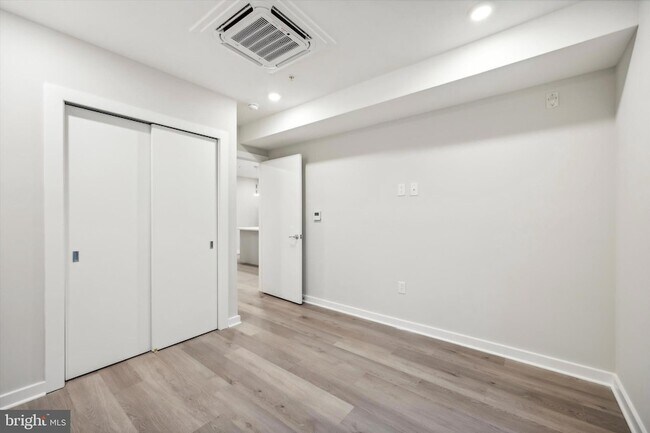 Building Photo - 3449 Scotts Ln