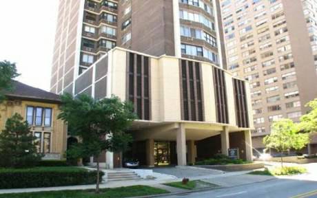 Building Photo - 6325 N Sheridan Rd