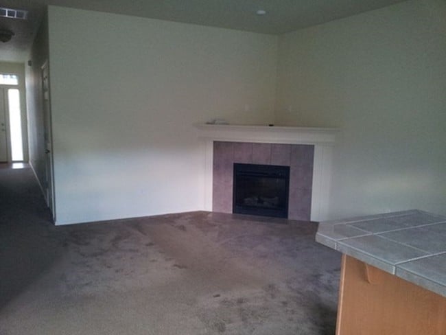 Interior Photo - Woodridge