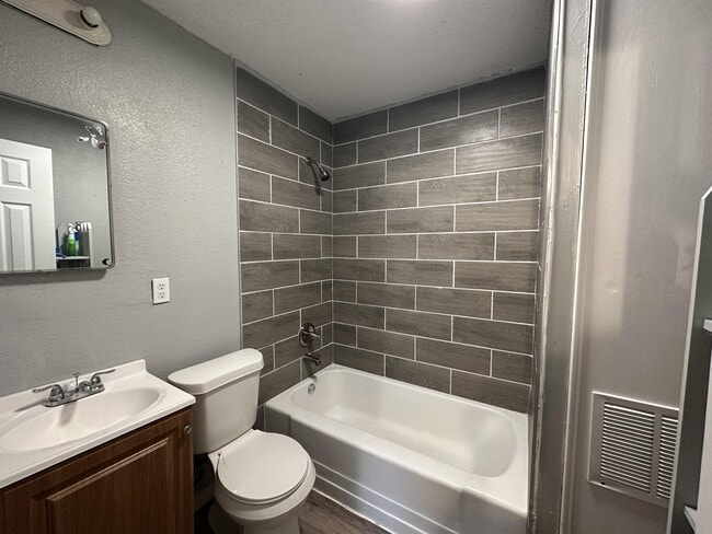 Building Photo - 7603 Alcove Ave