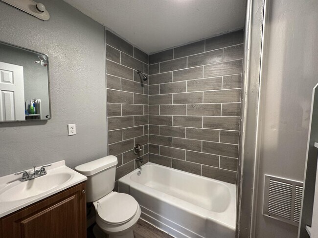 Foto del edificio - 7603 Alcove Ave