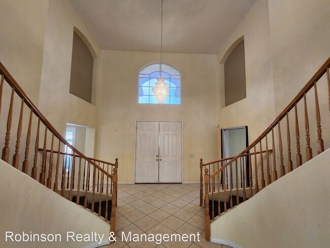 Foto del edificio - 6 br, 5.5 bath House - 8901 Goldstone Ave.