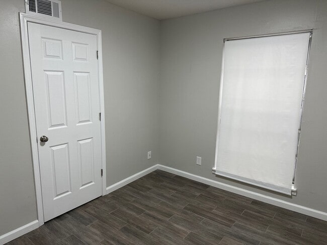 Building Photo - 237 Greenfield Dr