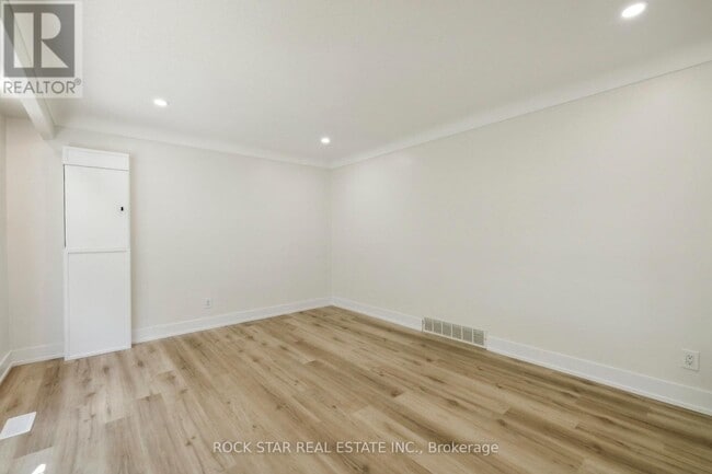 Building Photo - 87 Leaside Dr