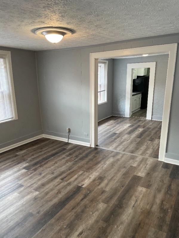 Building Photo - 830 W 5th St