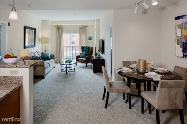 Building Photo - 1 br, 1 bath Apartment - Newton. Woodland T