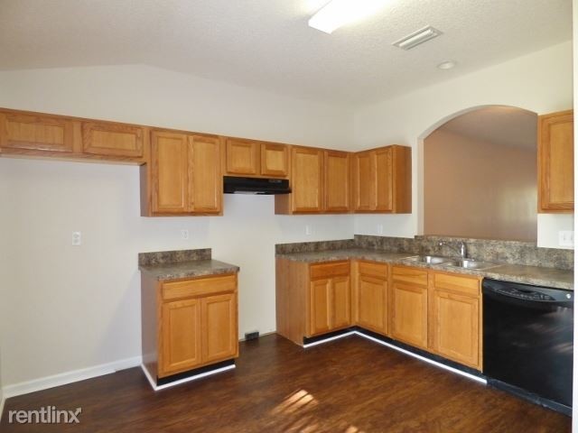 Building Photo - 3 br, 2 bath House - 8543 Julia Marie Cir