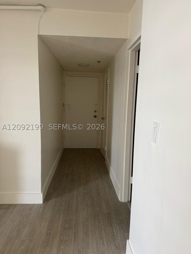 Building Photo - 1255 Collins Ave