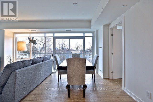 Photo du bâtiment - 223-223 St Clair Ave W