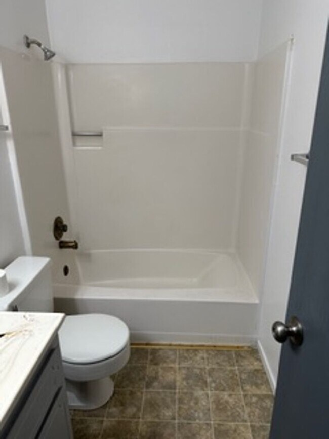 Building Photo - 3 Bed, 2.5 bath home in Carson City, Avail...