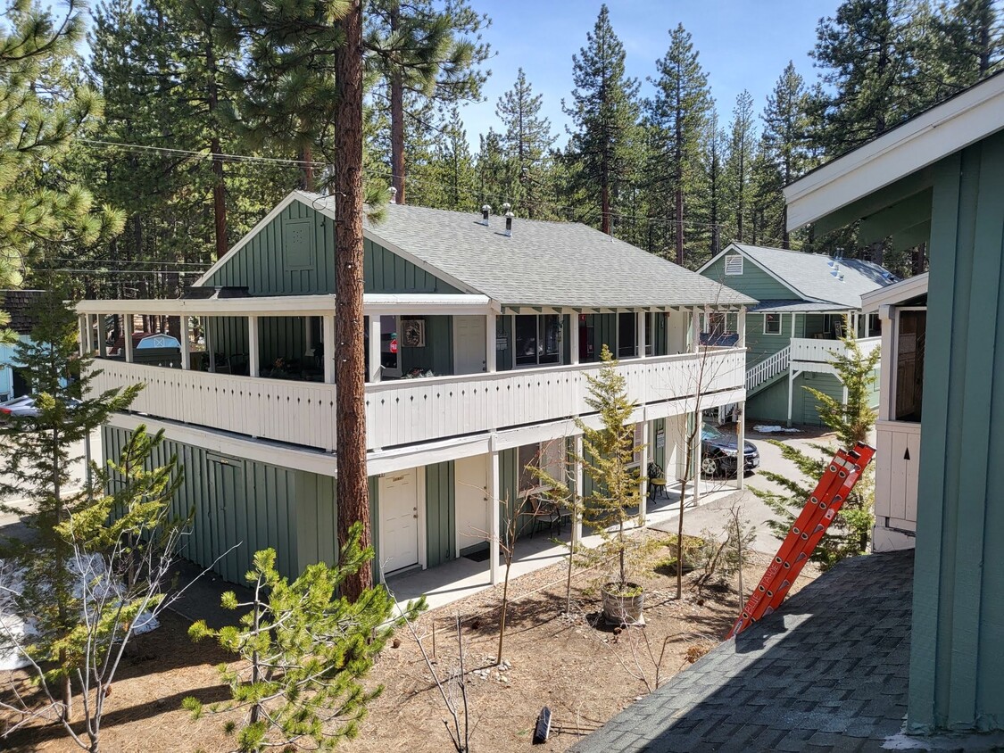 Primary Photo - Views of the Lake Apartments