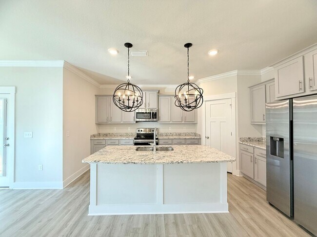 Building Photo - Charming 4-Bedroom Home - Quiet Cul-De-Sac