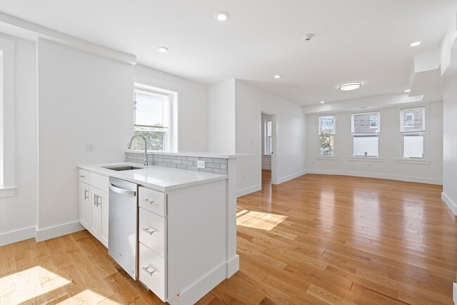 Building Photo - 406 Columbia St