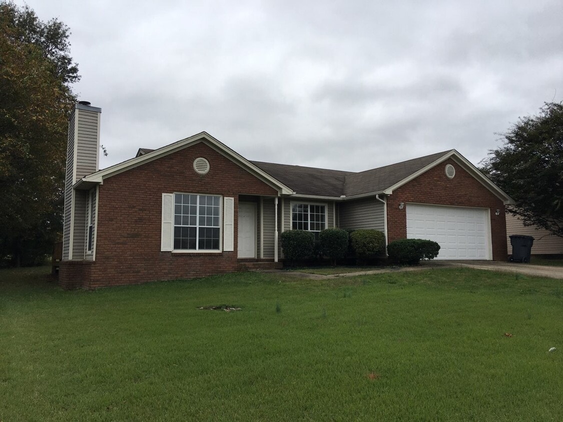 Front of the house has a walk-up from the driveway and garage area. - 4007 Cornerstone Dr