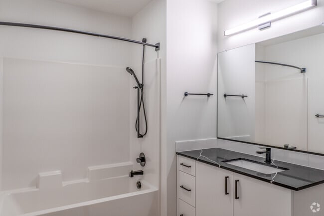 1BR B, 1BA, - 690SF - Bathroom - HW_Hudson West