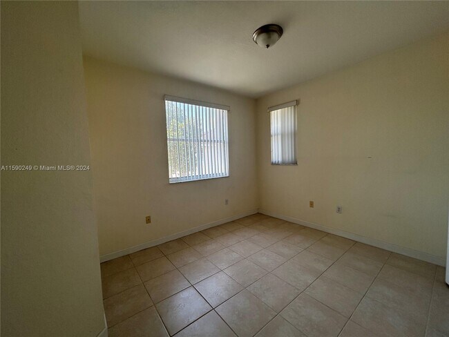 Foto del edificio - 2711 SE 16th Ave