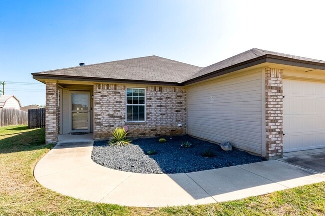Building Photo - 3409 Lorena Dr
