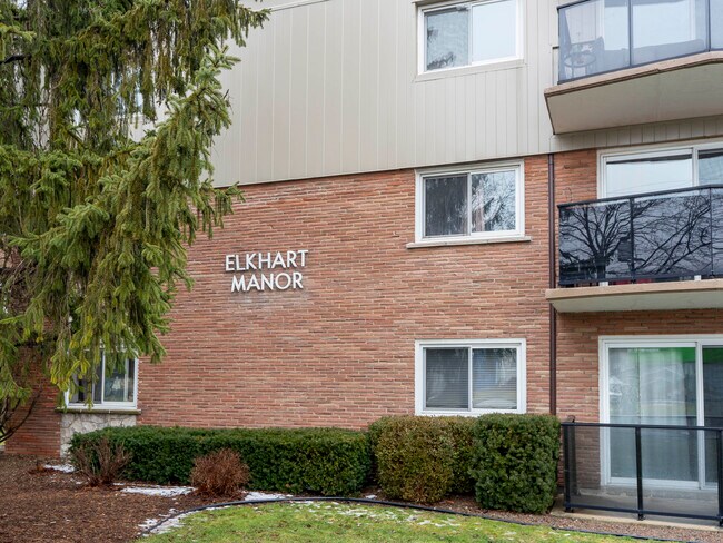 Photo du bâtiment - Elkhart Manor Apartments