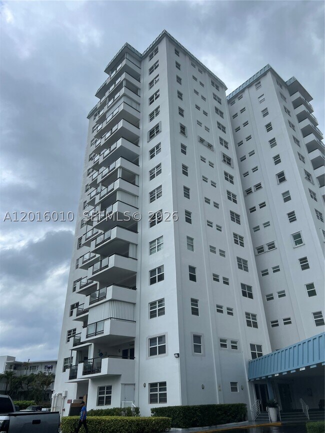Foto del edificio - 1500 S Ocean Blvd